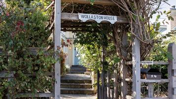 Traditional House | Garden view