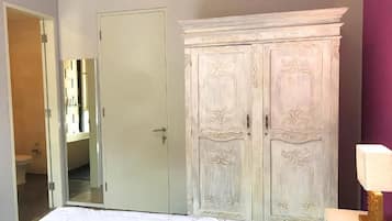 3 habitaciones, tabla de planchar con plancha, wifi y ropa de cama