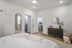 1 dormitorio, tabla de planchar con plancha, wifi y ropa de cama