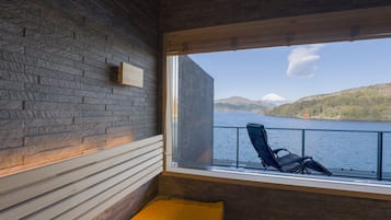 Separate tub and shower, spring water tub, rainfall showerhead