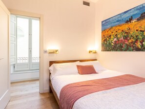 3 bedrooms, iron/ironing board, WiFi, bed sheets - Stylish apartment in the heart of Granada (Granada)