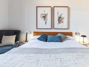 3 chambres, fer et planche à repasser, Wi-Fi, draps fournis