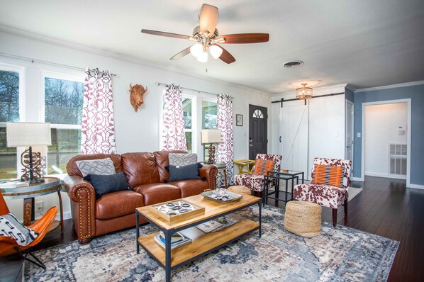 Interior - The Painted Buffalo | Firepit | Great Backyard (Fredericksburg)