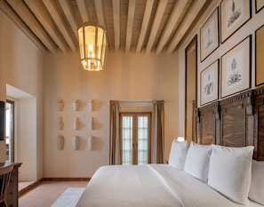 Suite (Spiral Stairs Required) | 1 bedroom, Egyptian cotton sheets, premium bedding, memory foam beds - Casa Alondra (Morelia)