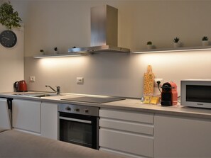Fridge, microwave, oven, dishwasher - Pirelli Central Station Apartment by Interhome (Milan)