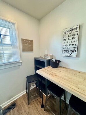 Dining - Maple Manor at Revolution Mill (Greensboro)