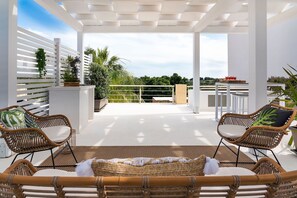 Terrace/patio - Stunning private villa for 10 people with WIFI, private pool, A/C, TV and terrace (Trapani)