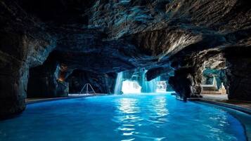 3 outdoor pools, a heated pool