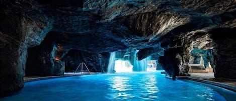 3 outdoor pools, a heated pool