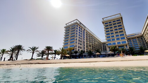 Luxury Beach apartment Sea Island Vacation UAE Dubai 4 Guests Comfortable Home