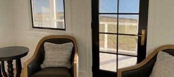 Historic Waterfront Escape • Dock, Deck, Fire Pit, Views, Peace & Kayaks