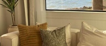 Historic Waterfront Escape • Dock, Deck, Fire Pit, Views, Peace & Kayaks