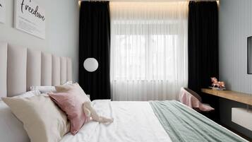 4 quartos, escrivaninha, ferros/tábuas de passar roupa