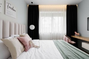 4 bedrooms, desk, iron/ironing board, free WiFi