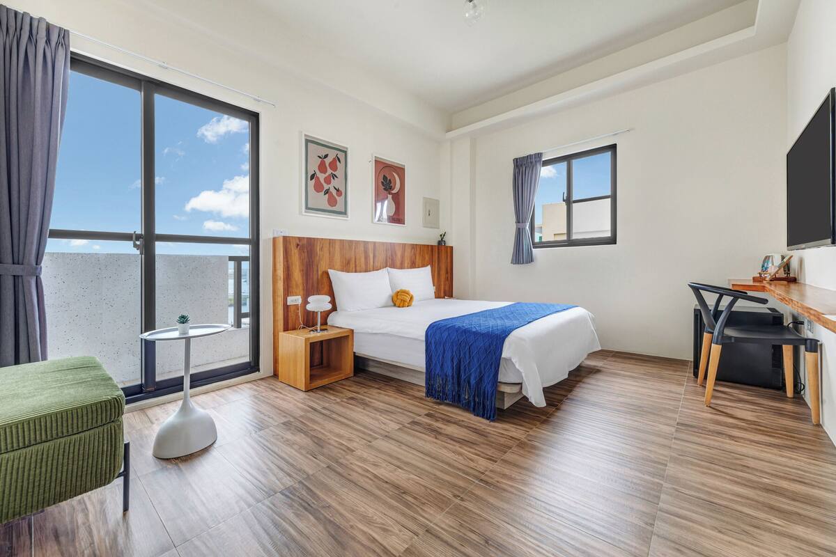 Superior Double Room with Sea View and Balcony