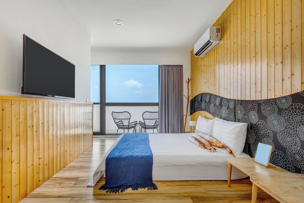 Deluxe Double Room with Sea View and Balcony