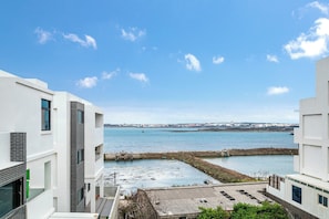 Superior Double Room with Sea View and Balcony | Balcony - Penghu Story Teller Easy Stay (Magong)