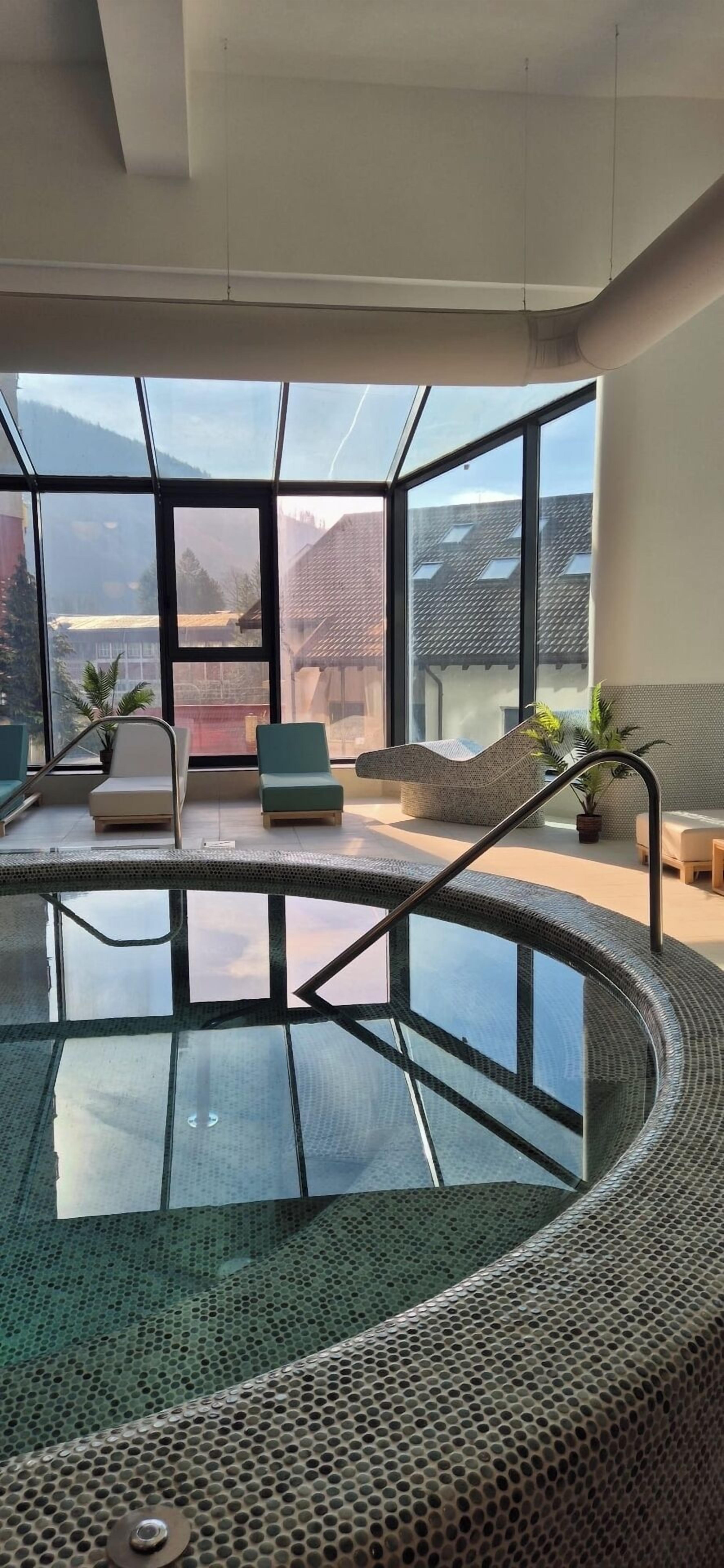 Piscina coperta, una piscina riscaldata
