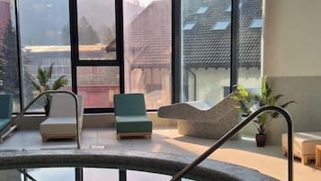 Piscina coperta, una piscina riscaldata