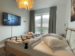 1 bedroom, iron/ironing board, free WiFi, bed sheets - RoseWood Boutique Apartment - In Green Future Spa (Sinaia)