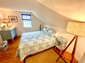 3 bedrooms, desk, iron/ironing board, travel crib