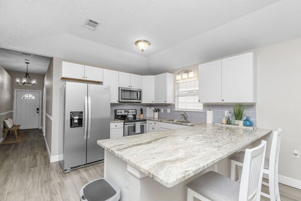 Fridge, microwave, oven, stovetop - Cozy Hideaway! Spacious and centrally located. Pet Friendly! (Pensacola)