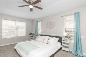 3 bedrooms, iron/ironing board, free WiFi, bed sheets - Cozy Hideaway! Spacious and centrally located. Pet Friendly! (Pensacola)