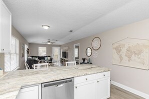 Interior - Cozy Hideaway! Spacious and centrally located. Pet Friendly! (Pensacola)