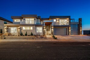 Exterior - Pecan Valley Resort| BRAND NEW Private Pool and Hot Tub w/ Slide (Hurricane)