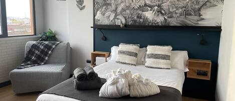 Desk, iron/ironing board, travel cot, WiFi