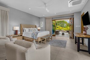 5 Schlafzimmer, Schreibtisch, Bügeleisen/Bügelbrett, Reisekinderbett