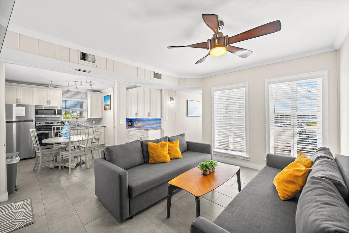 Apartment (2 Bedrooms) | Front of property