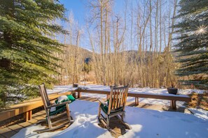 ์๋ฆฌํธ ํ์ดํ, ์นจ์ค 3๊ฐ, ํํฐ์ค, ๊ณ๊ณก ์ ๋ง (Ski Tip Ranch 8749) | ๊ฐ์ค์์ ๋ณด์ด๋ ์ ๋ง