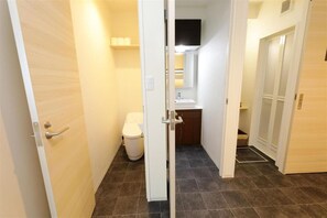 Room for 4 People, Non Smoking | In-room safe, laptop workspace, free WiFi, bed sheets