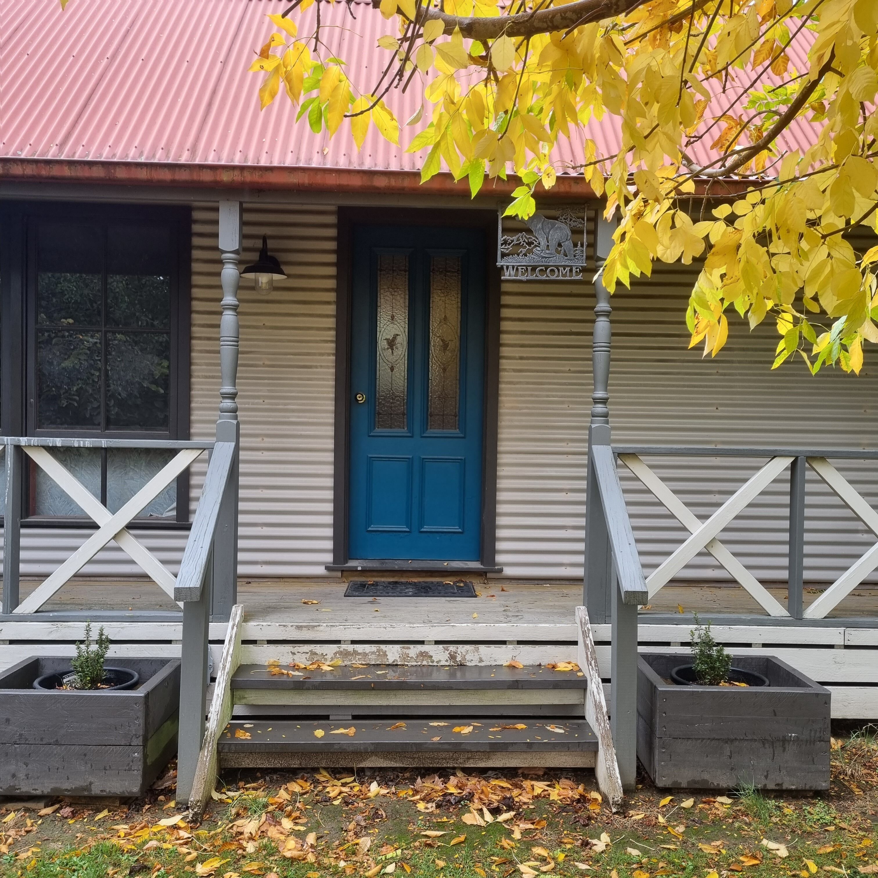 Charming Cottage on beautiful horse property nestled in the Yarra Ranges.
