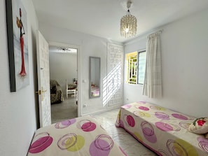 3 chambres, fer et planche à repasser, Wi-Fi gratuit, draps fournis