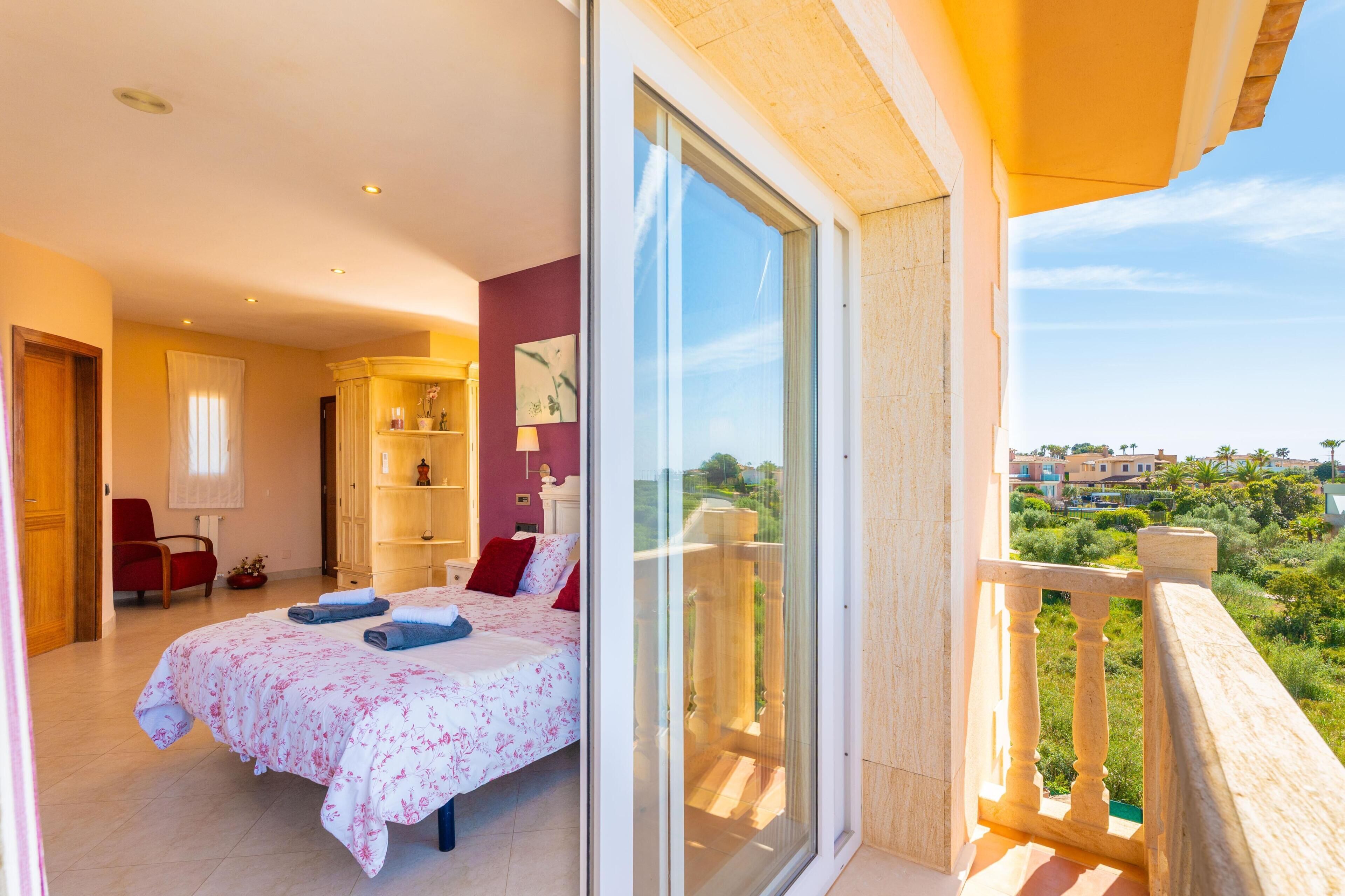 5 slaapkamers, een strijkplank/strijkijzer, gratis wifi, beddengoed