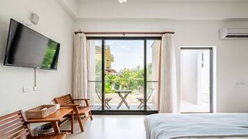 Bureau, rideaux occultants, Wi-Fi gratuit, draps fournis