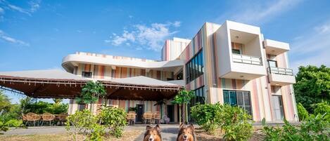 Fachada de la propiedad