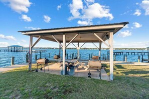 Unclassified image, 5 of 55, button