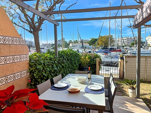 6019 MONTGRI 263 B, IN QUIET AREA OF THE SPANISH VENICE (EMPURIABRAVA). FOR HIKING, MOUNTAIN BIKING, RELAXING.