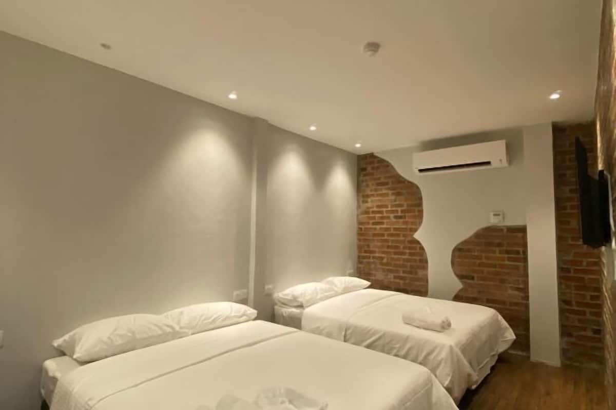 1 bedroom, in-room safe, free WiFi