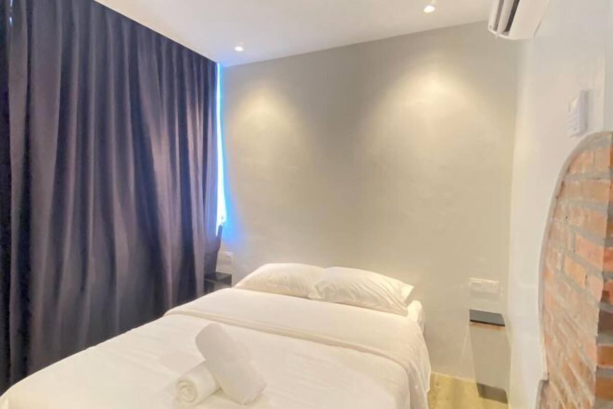 1 bedroom, in-room safe, WiFi (free)
