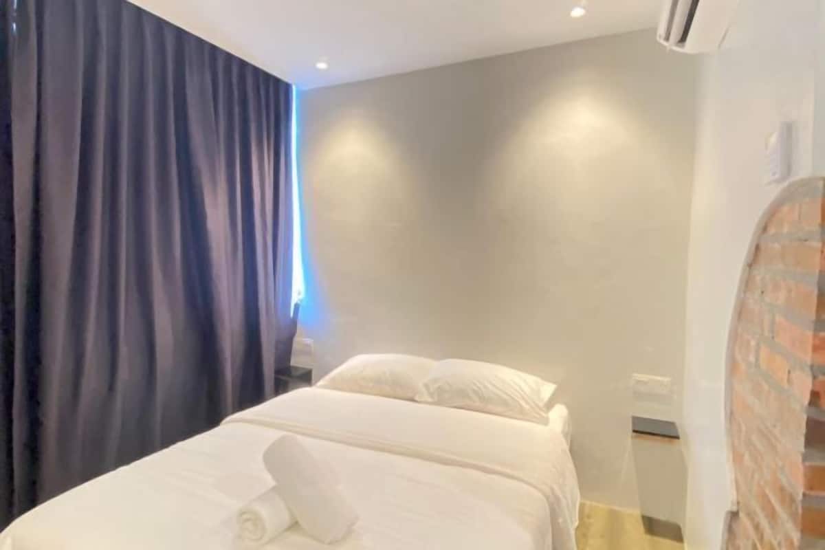 1 bedroom, in-room safe, free WiFi
