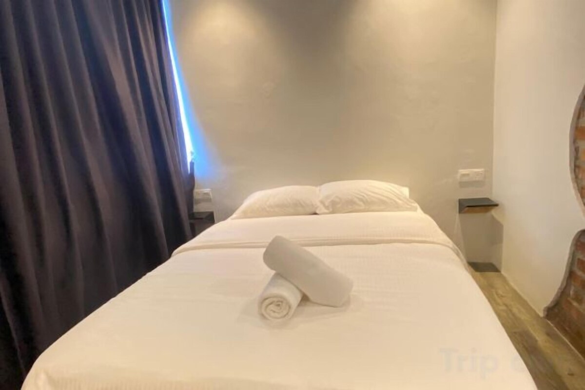 1 bedroom, in-room safe, WiFi (free)