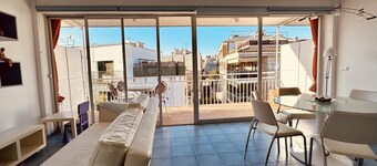 Apartment with terrace near beach 2