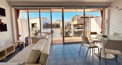 Apartment with terrace near beach 2