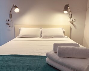 2 bedrooms, iron/ironing board, internet, bed sheets