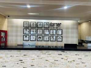 ฝ่ายต้อนรับ