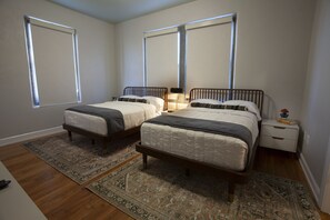 1 soverom, skrivebord, strykejern/-brett og wi-fi (inkludert)